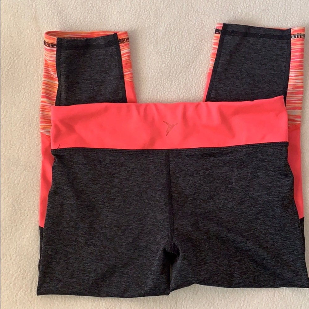 Girls Capri Workout Leggings - Picture 2 of 9